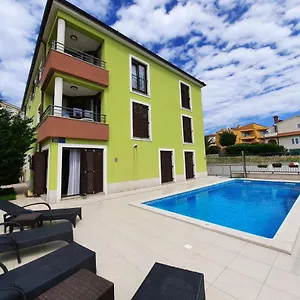 Smaragdna Yourcroatiaholiday , Premantura Croazia